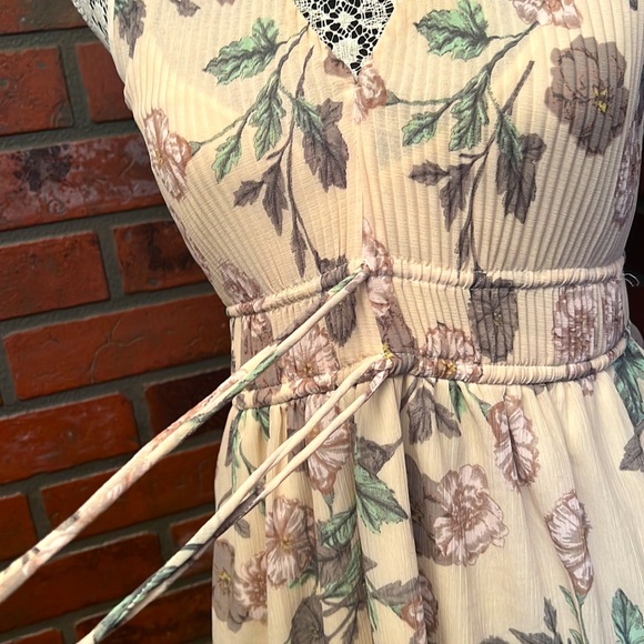 ☀️3 for $40! Black Tape by Dex Cream Blush Vintage Floral Maxi Dress - Picture 3 of 12